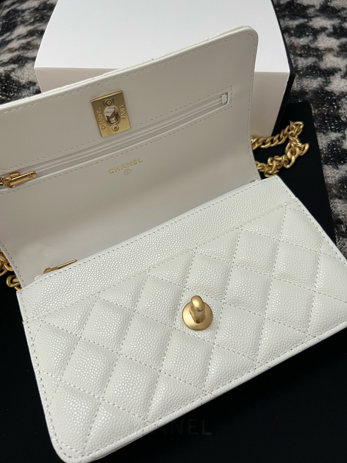 CHANEL WALLET ON CHAIN AP3971 white