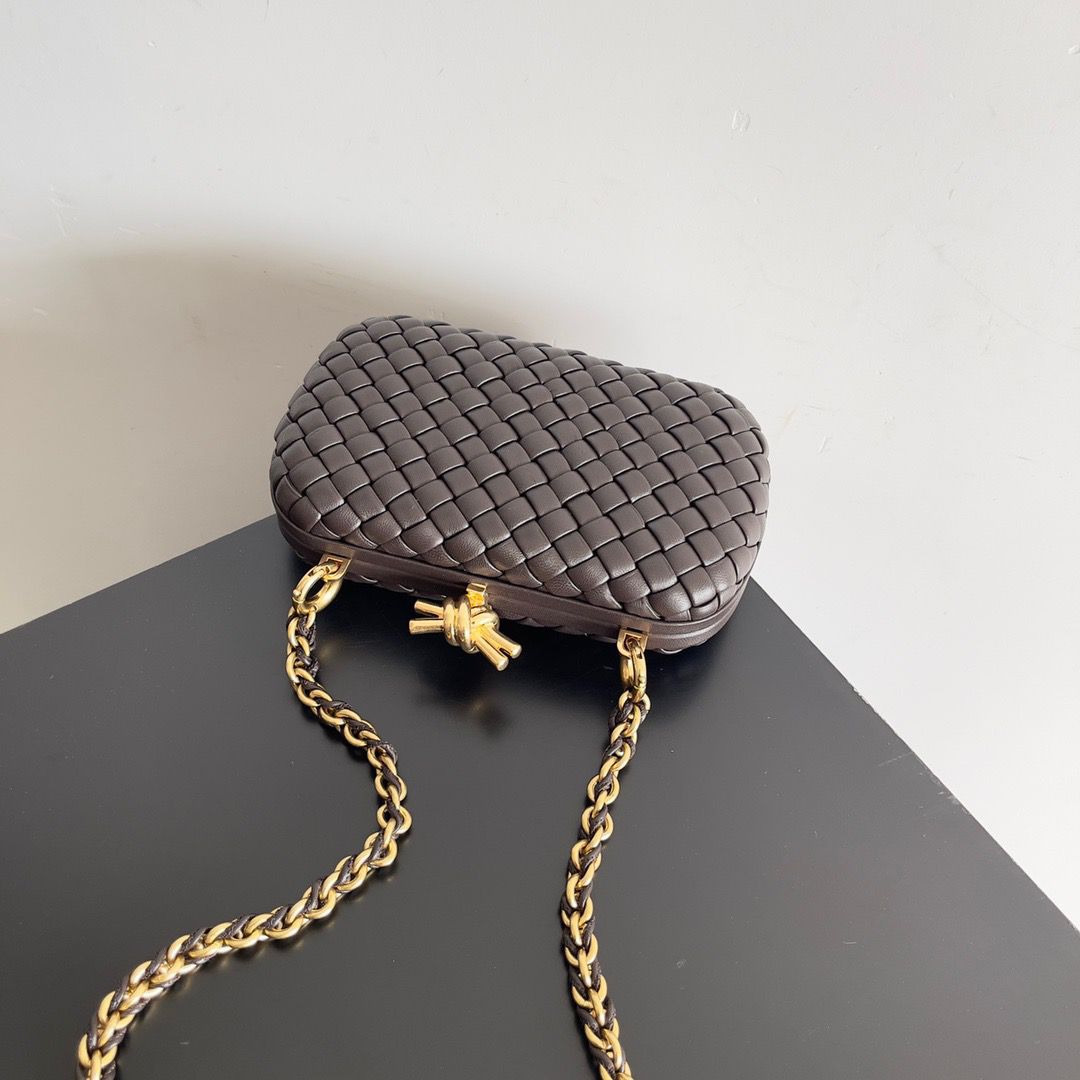 Bottega Veneta Knot Original Leather Chain Bag 717622 Fondant