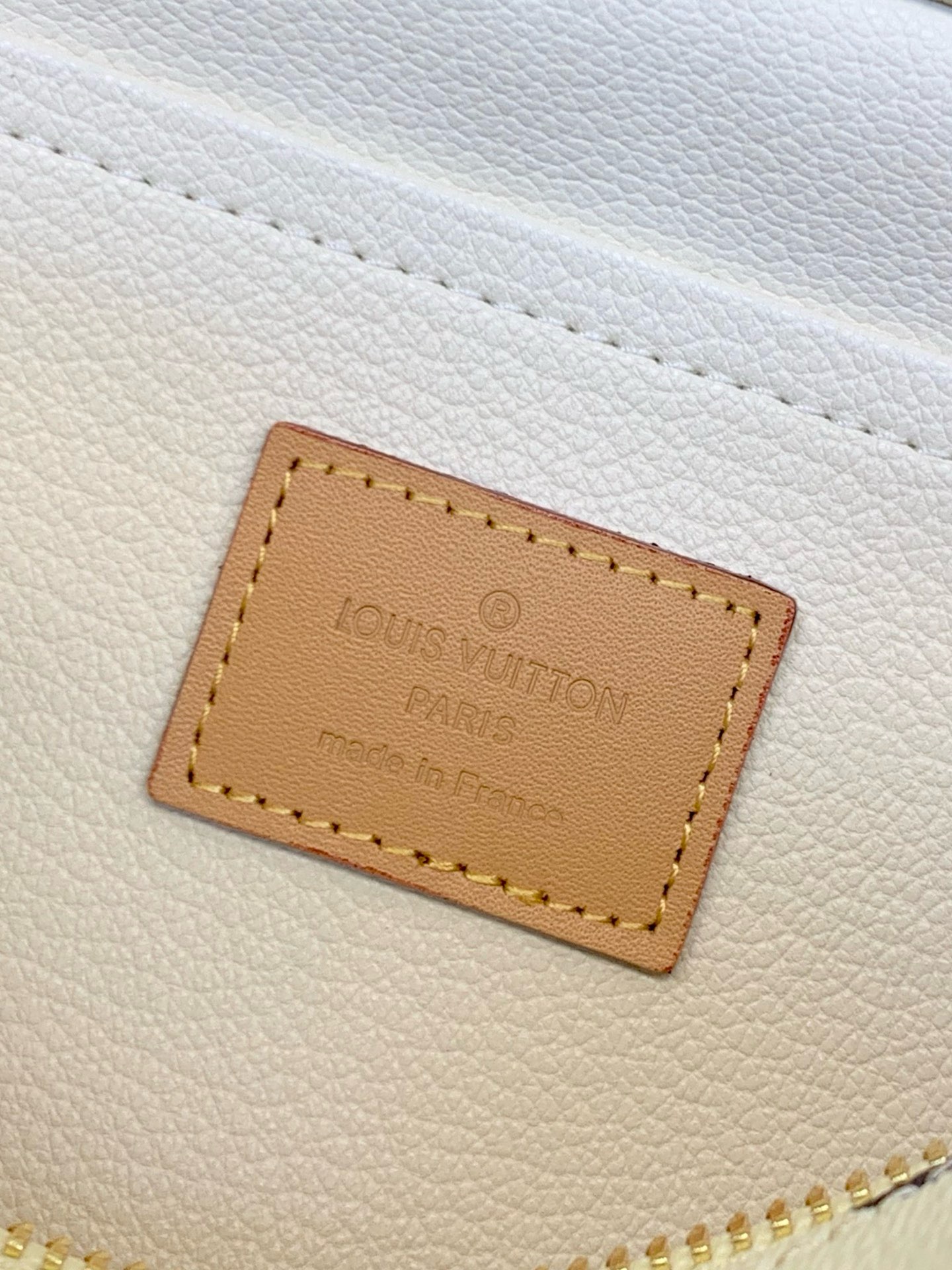 Louis Vuitton Locker Dopp Kit M47069 white