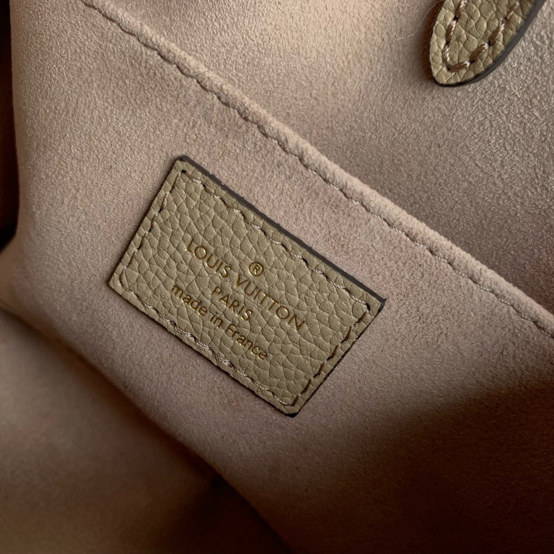 Louis Vuitton OnTheGo BB M46993 Dove Gray&Cream