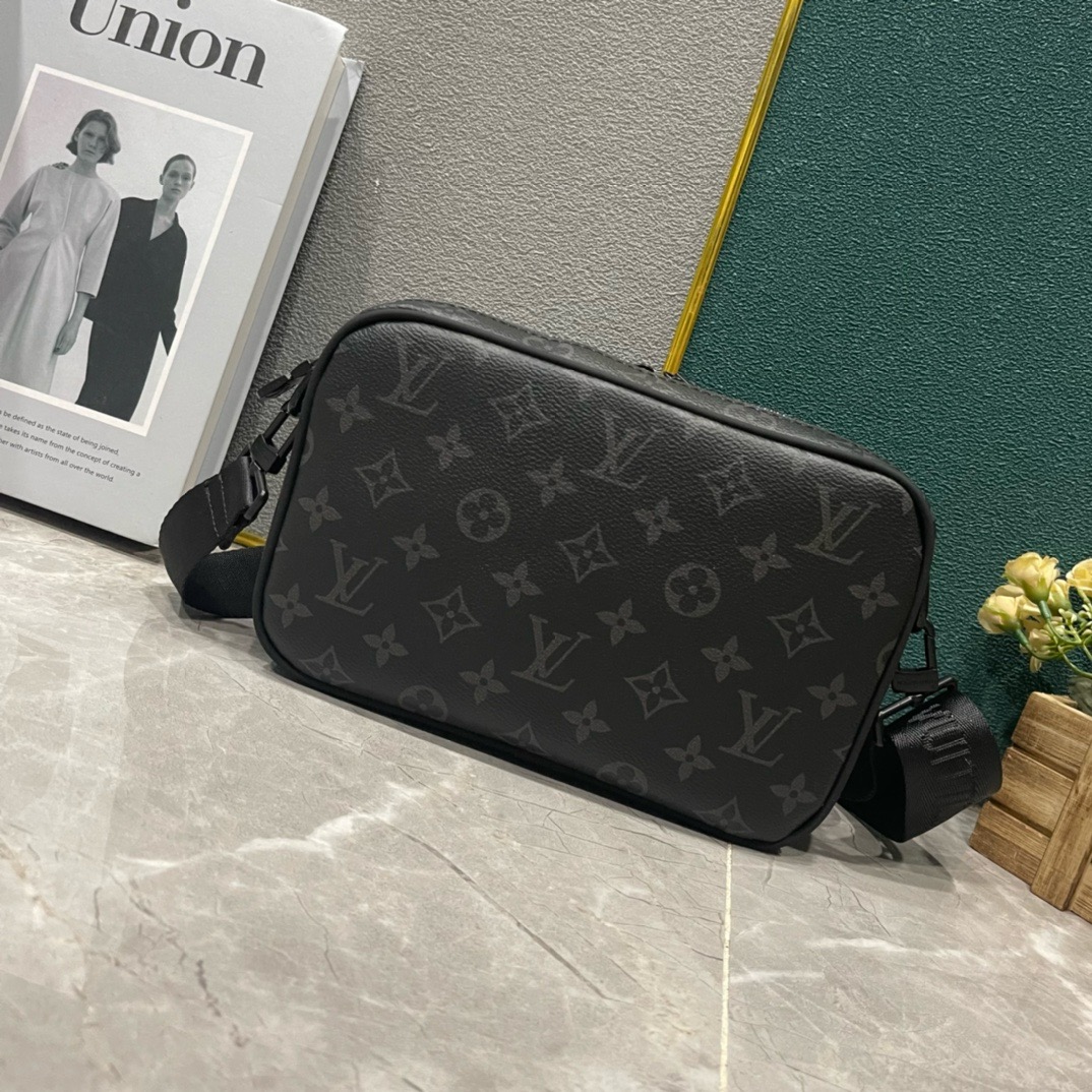 Louis Vuitton Alpha Messenger M31069 black
