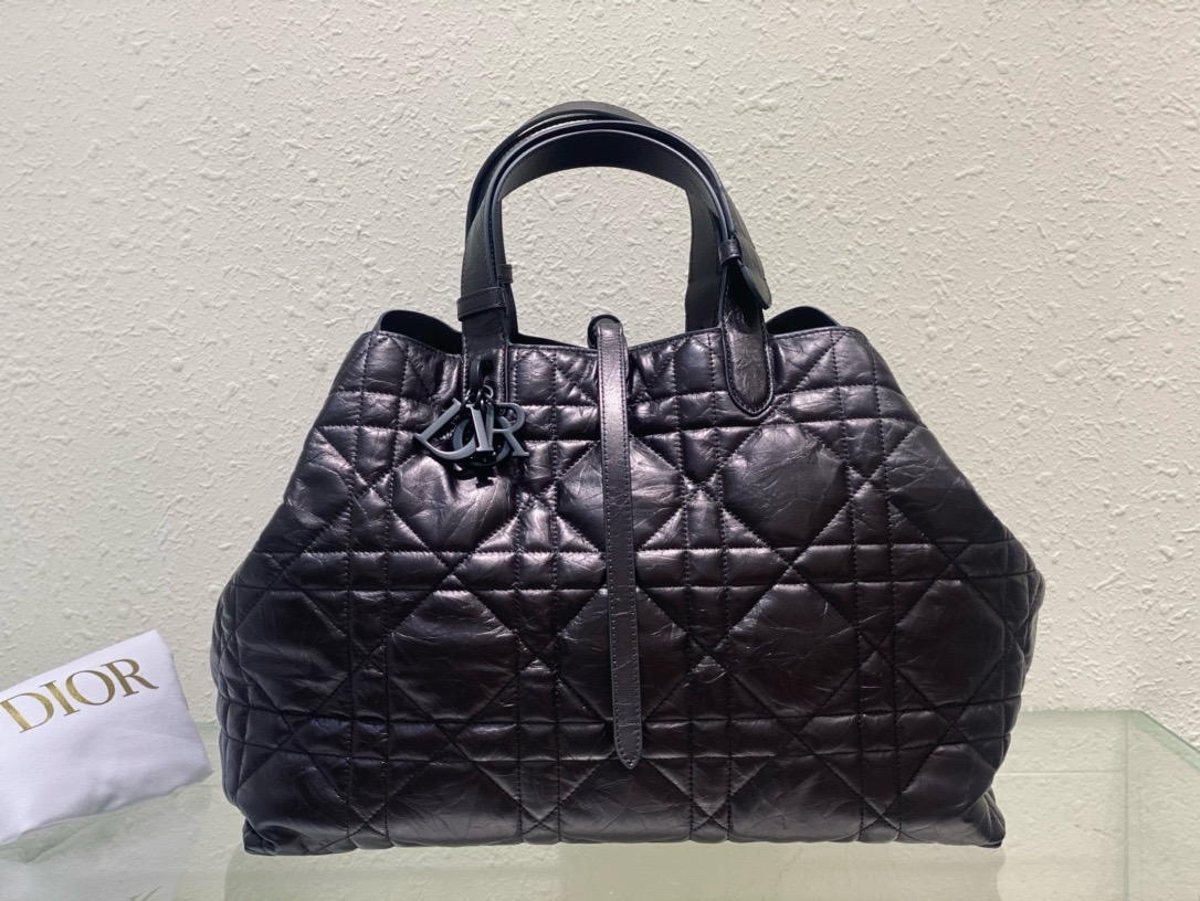 Large Dior Toujours Bag Black Macrocannage Crinkled Calfskin M2820SN