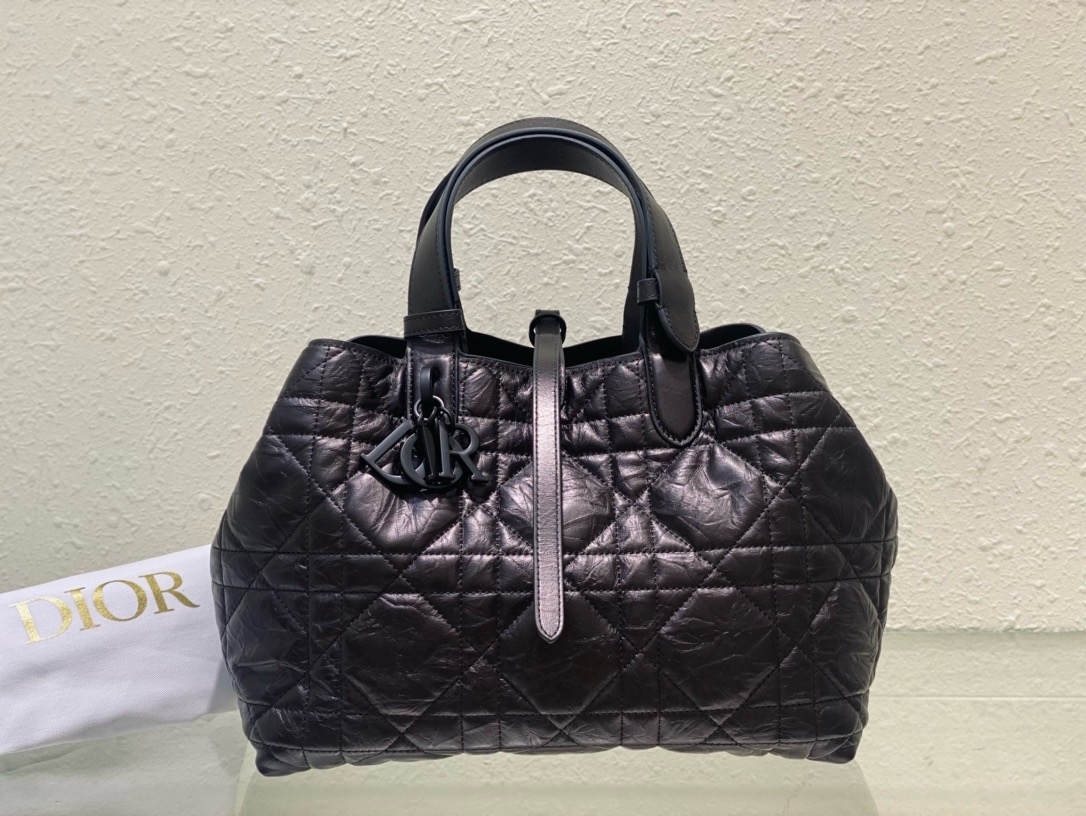 Medium Dior Toujours Bag Black Macrocannage Crinkled Calfskin M2821SNI