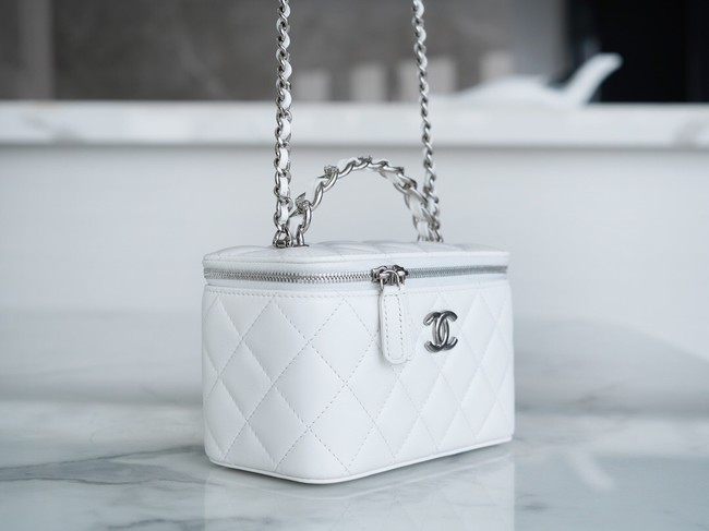 CHANEL 23K CLUTCH WITH CHAIN AP3768 white