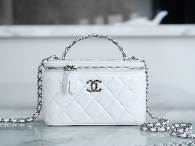CHANEL 23K CLUTCH WITH CHAIN AP3768 white