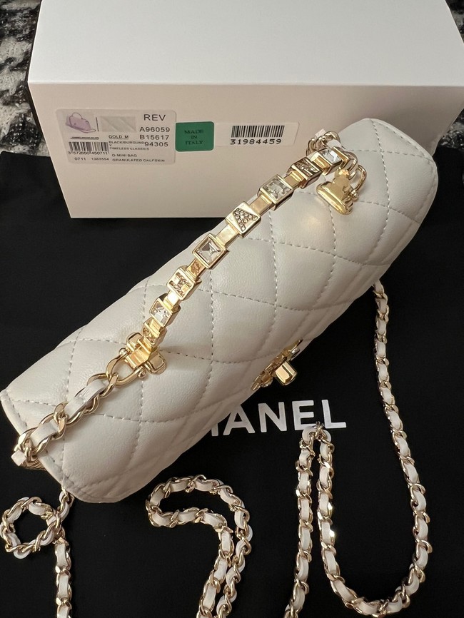 CHANEL CLUTCH WITH CHAIN AP3803 white