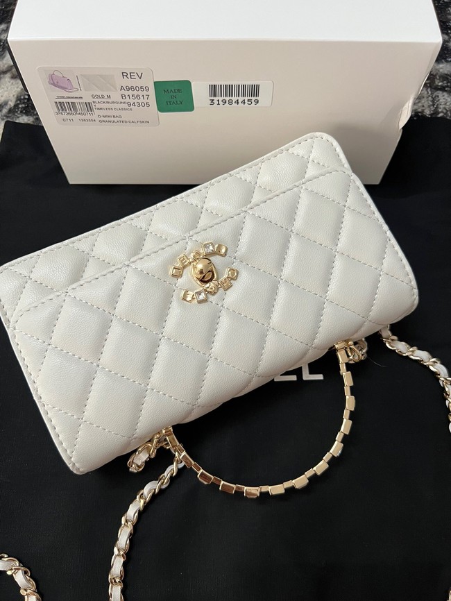 CHANEL CLUTCH WITH CHAIN AP3803 white
