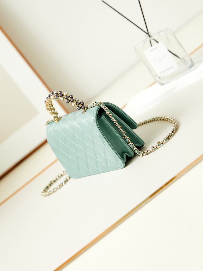 CHANEL CLUTCH WITH CHAIN Shiny Crumpled Lambskin AP3803 green