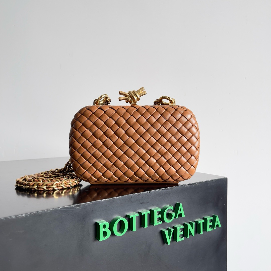 Bottega Veneta Knot With Chain 776662 Cognac