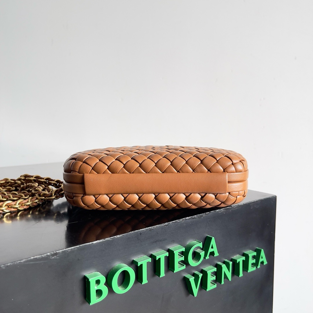 Bottega Veneta Knot With Chain 776662 Cognac