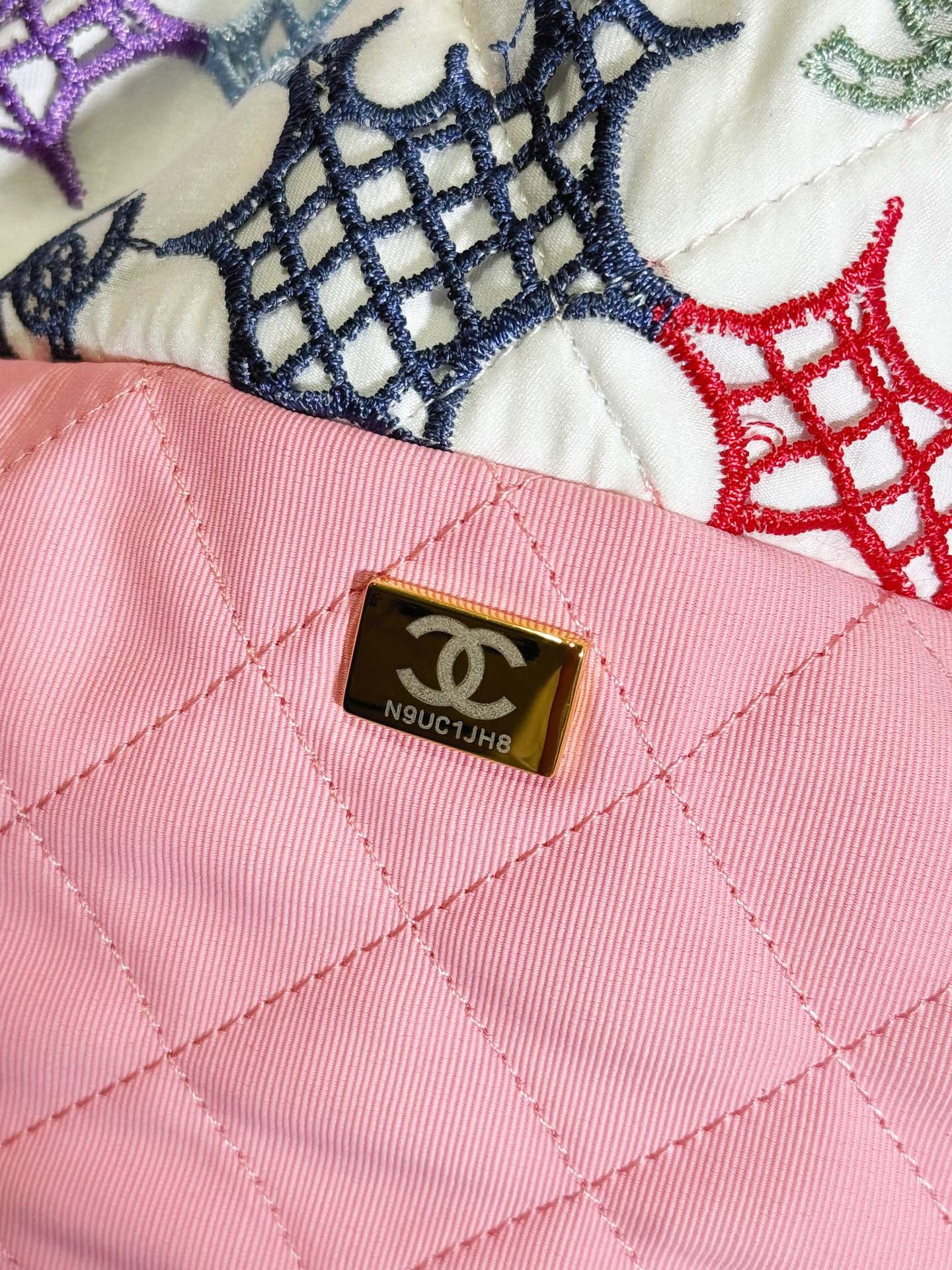 CHANEL 22 SMALL HANDBAG AS3260 Multicolor