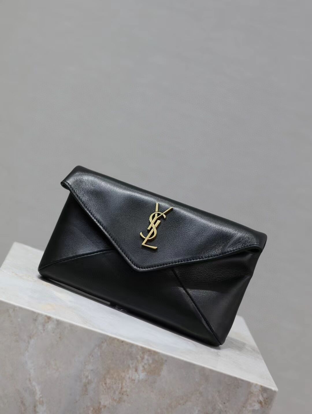 SAINT LAUREN CASSANDRE SMALL ENVELOPE POUCH IN LAMBSKIN Y773077 BLACK