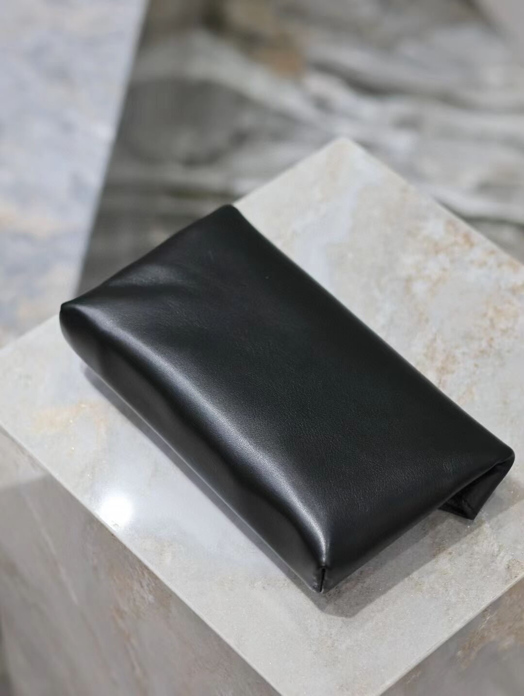 SAINT LAUREN CASSANDRE SMALL ENVELOPE POUCH IN LAMBSKIN Y773077 BLACK