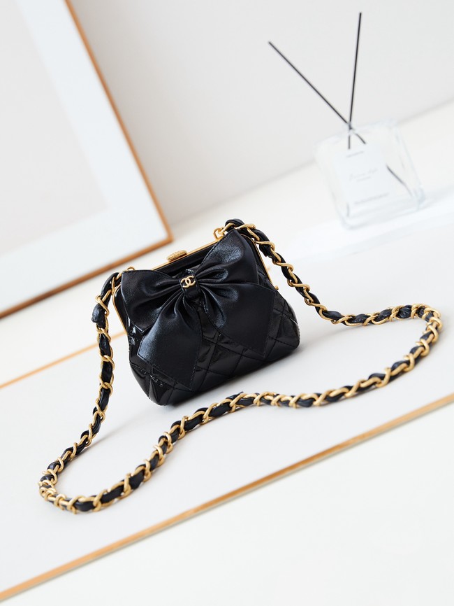 Chanel 24A CLUTCH WITH CHAIN AP4028 black