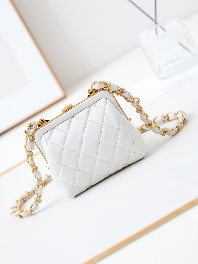 Chanel 24A CLUTCH WITH CHAIN AP4028 white&black