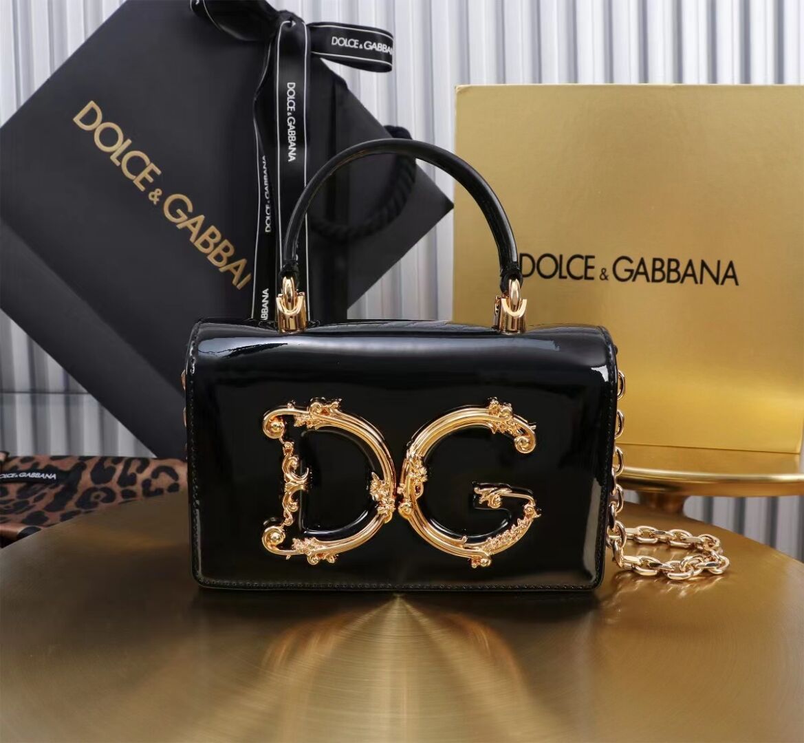 Dolce & Gabbana Patent leather Shoulder Bag G6504 black