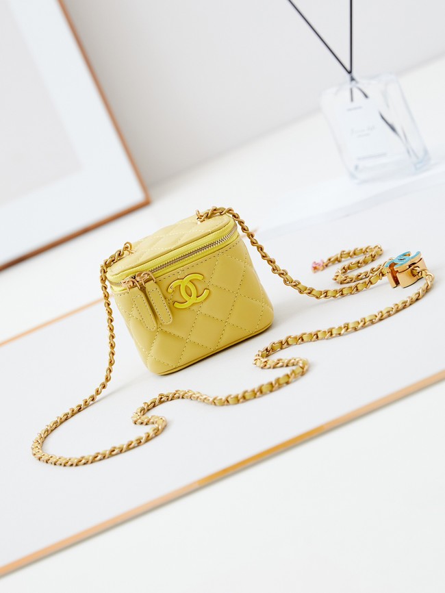 CHANEL CLUTCH WITH CHAIN AP3941 yellow