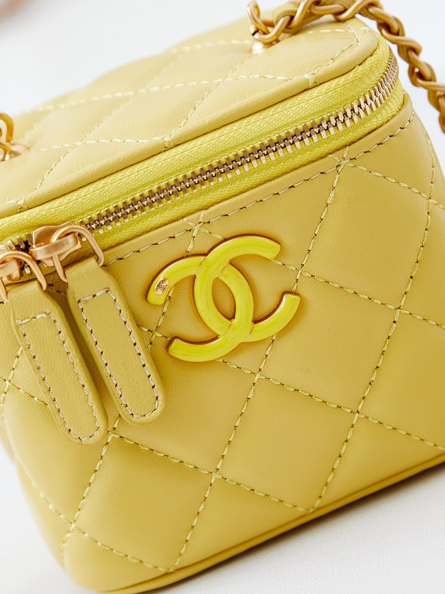 CHANEL CLUTCH WITH CHAIN AP3941 yellow