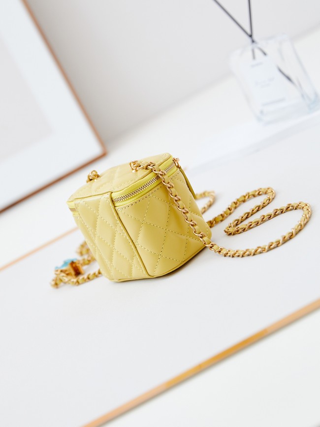 CHANEL CLUTCH WITH CHAIN AP3941 yellow