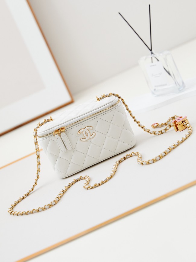 CHANEL MINI CLUTCH WITH TOP HANDLE AP3940 white