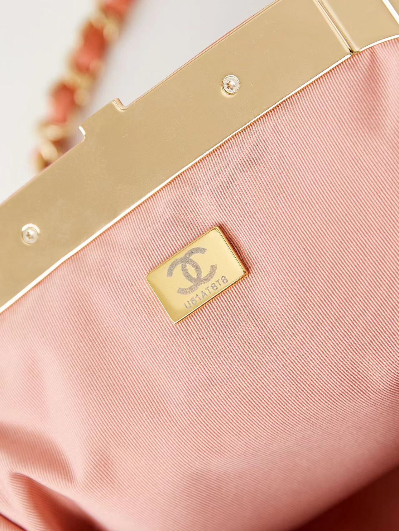 Chanel 24A CLUTCH WITH CHAIN AP1940 orange