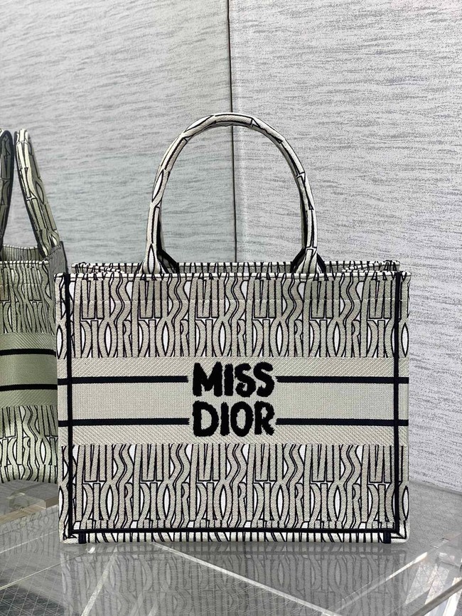 Medium Dior Book Tote white and Black Miss Dior Allover Embroidery M1296ZEZE