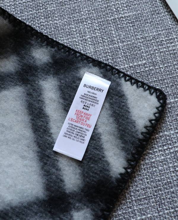 Burberry Scarf BBC00174 Burberry Scarf BBC00174