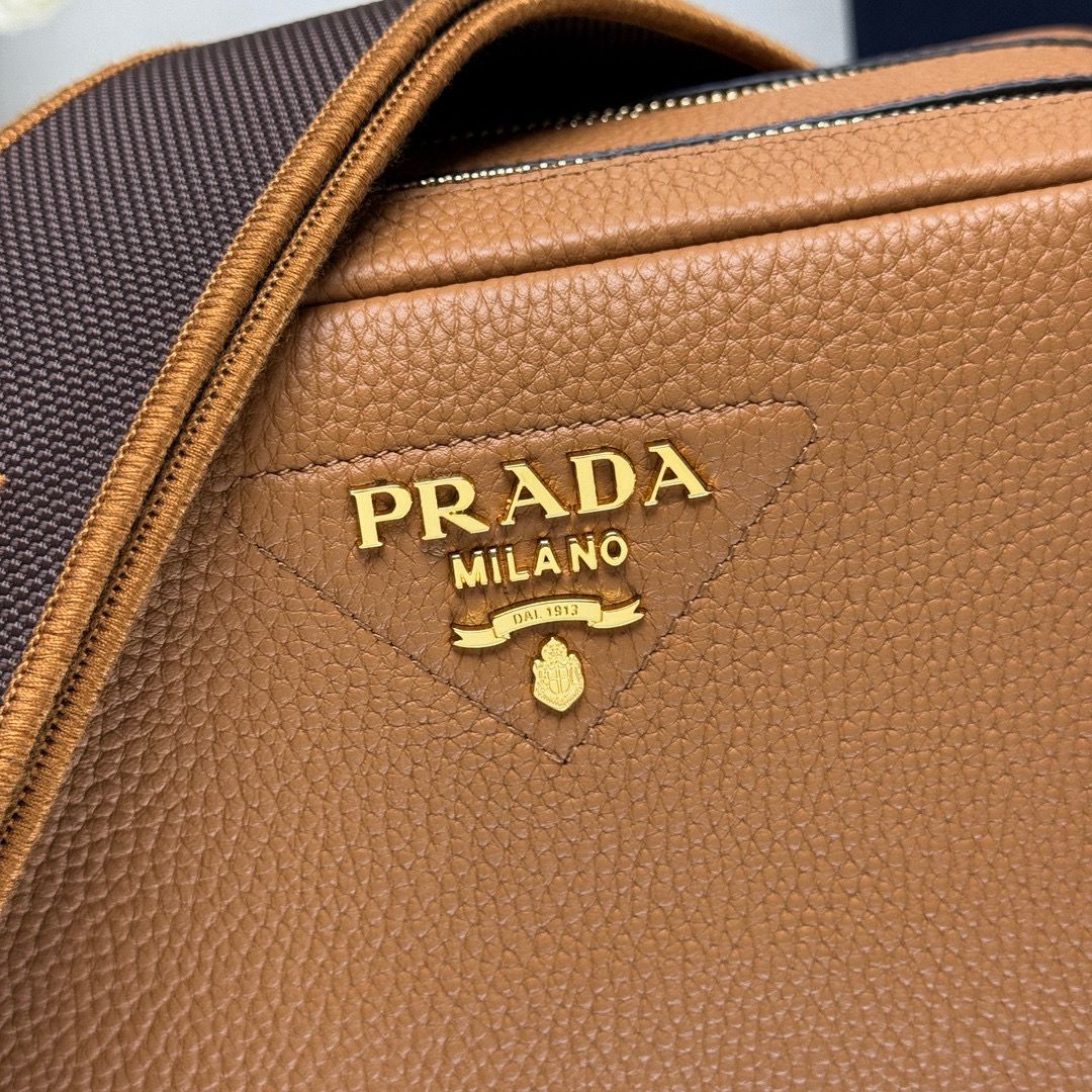 Prada Leather bag with shoulder strap 1BH082 Brown