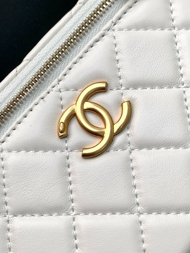 CHANEL Lambskin Vanity with Chain AP3940 white