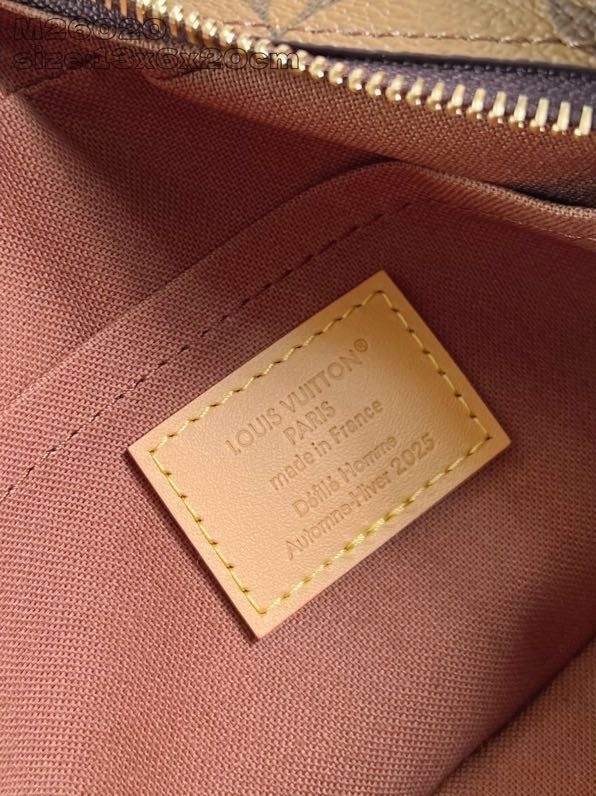 Louis Vuitton Trocadero Wearable Wallet M26020