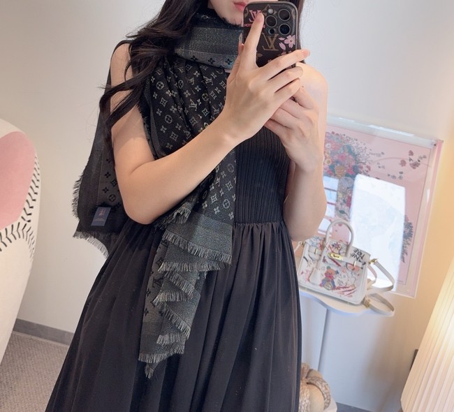 Louis Vuitton Monogram Classic Shawl M97743-1