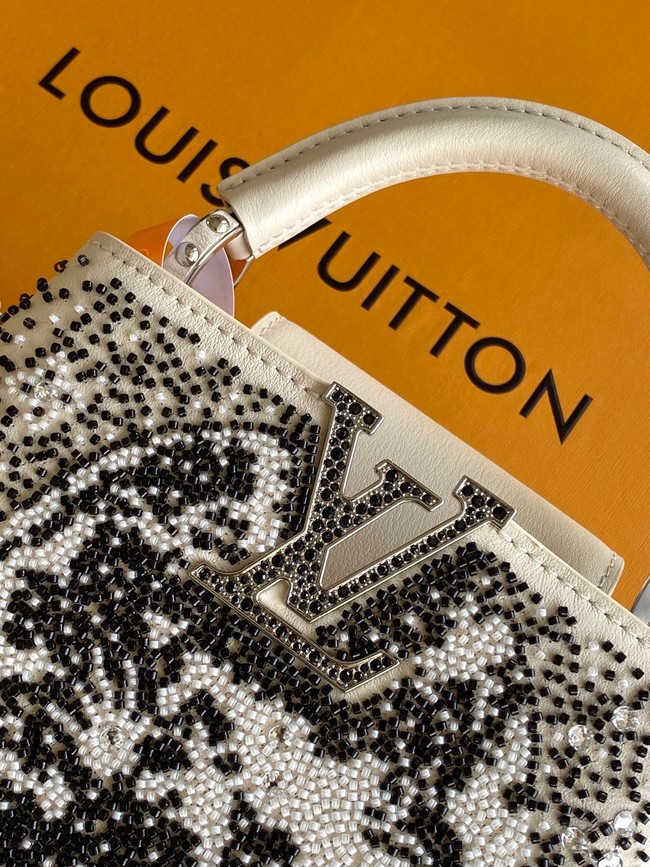 Louis Vuitton Capucines MINI M12977 cream